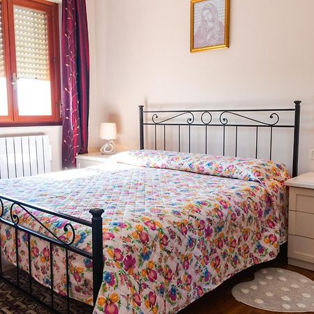 Casa Vacanze "Ai Piedi Di Assisi" Бастия-Умбра Экстерьер фото